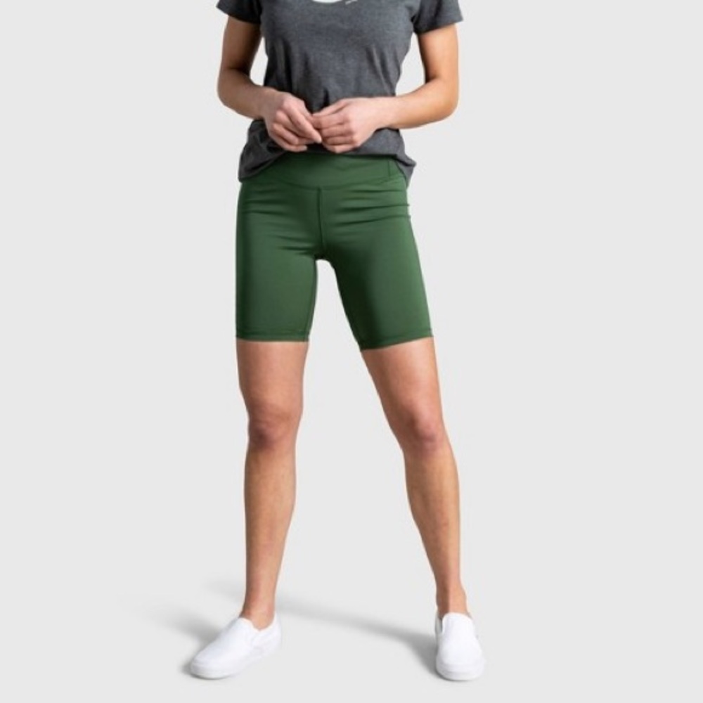 Green bike shorts size M